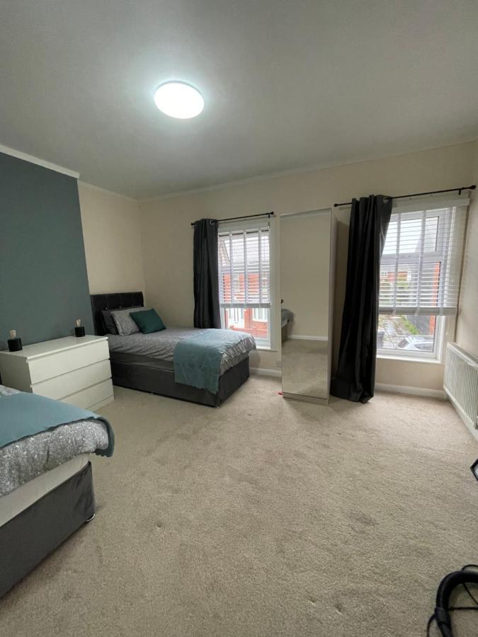Bentley Place Crewe Exterior foto