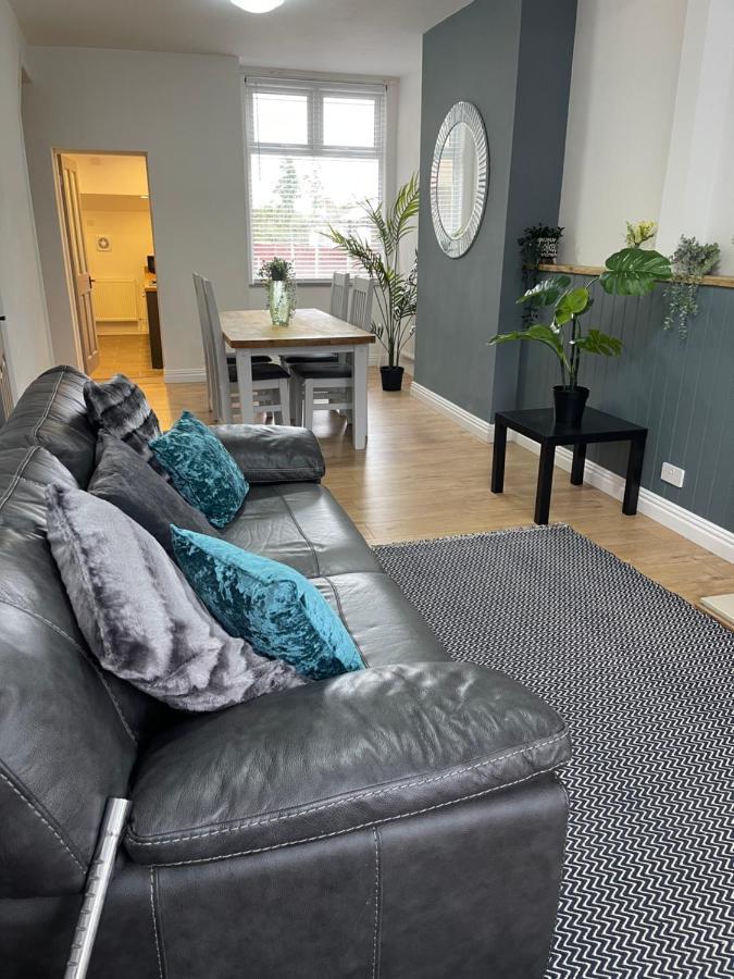 Bentley Place Crewe Exterior foto